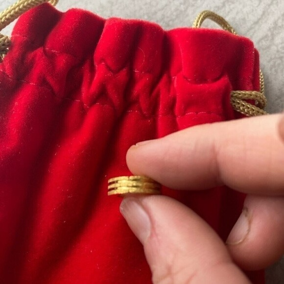 J & Co. NEW gold plated engraved chunky hoop Huggie earring - single - Picture 5 of 11